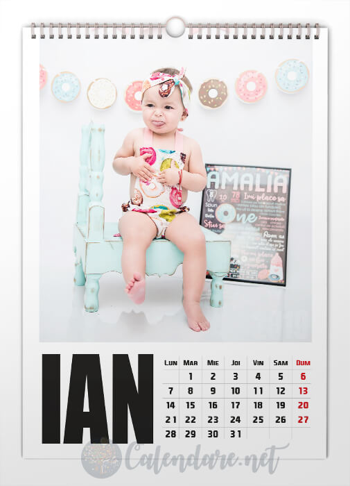 Calendar de perete personalizat - Model 05